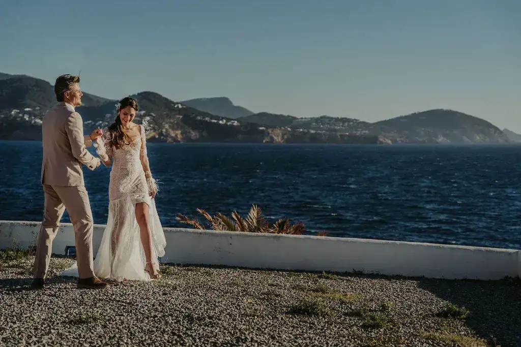 The couple on the clifftop, 7Pines Ibiza