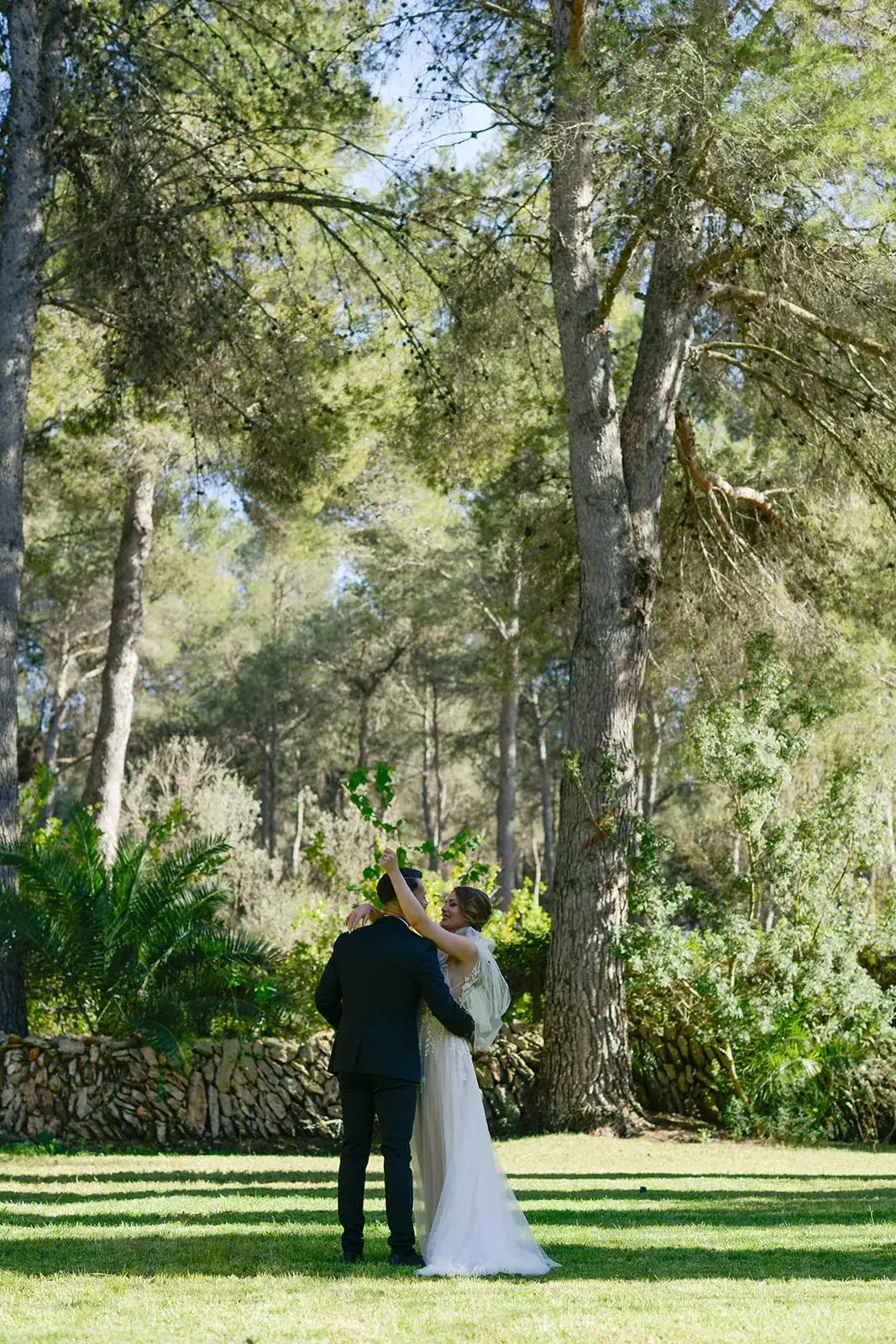 The couple under the pines, spring styled shoot