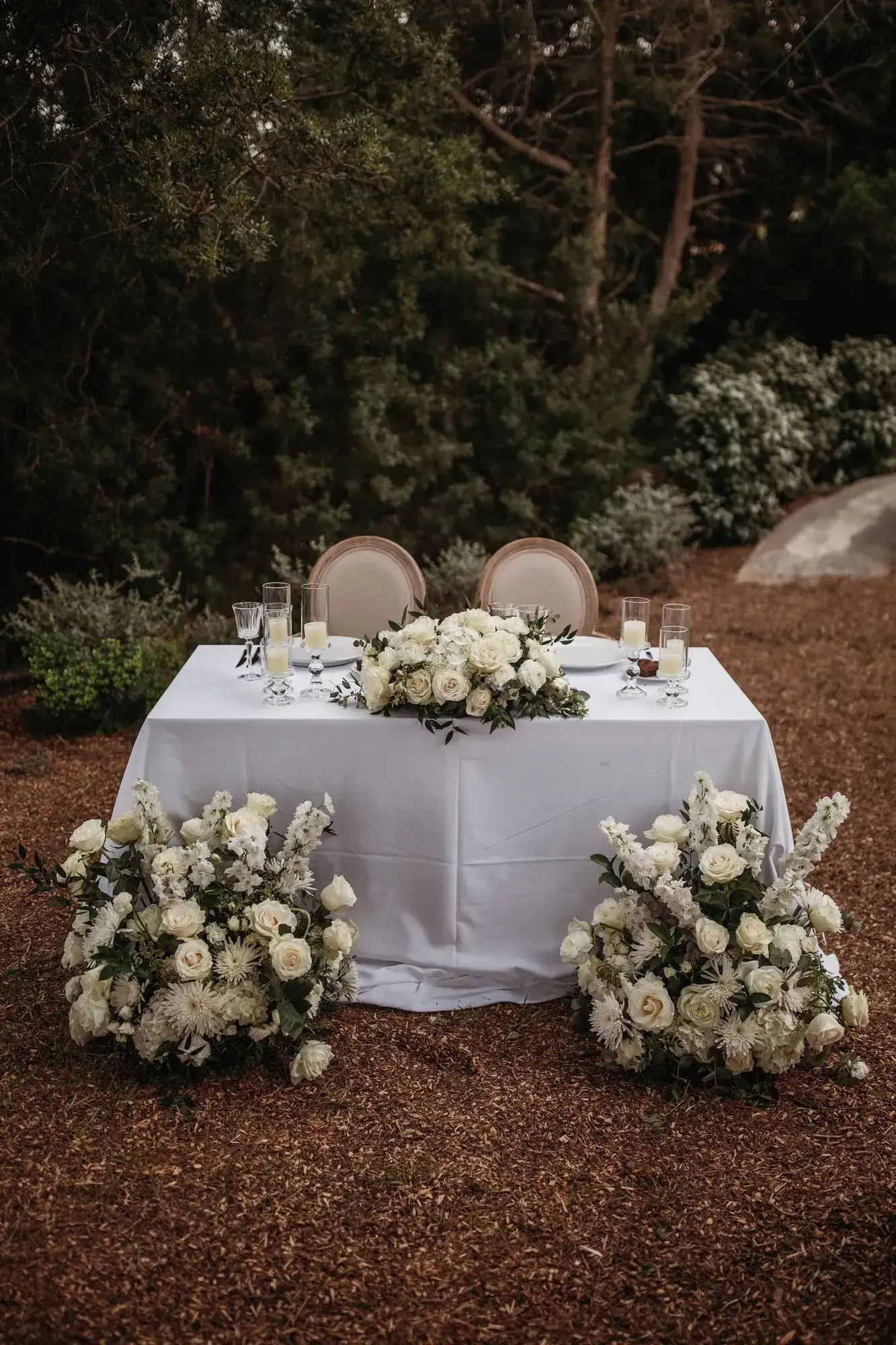 Sweetheart table with white roses