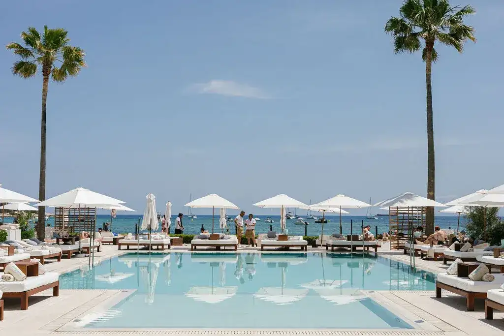 An all-white rooftop wedding at Nobu Ibiza Bay, wedding in Ibiza