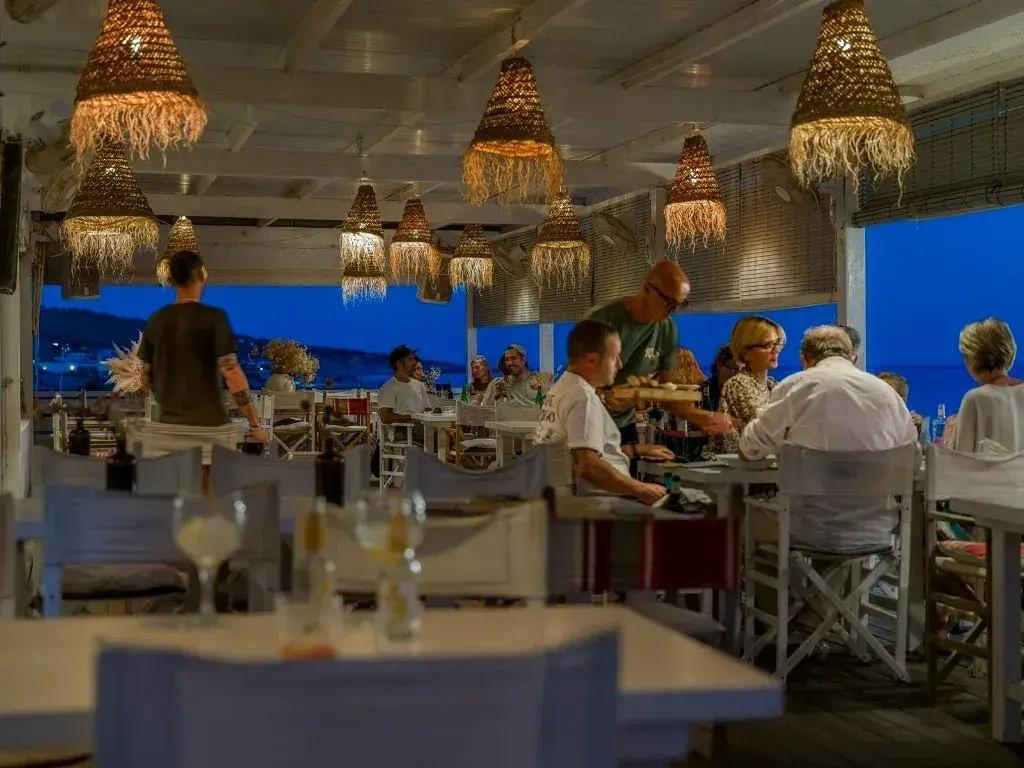 10.7 Formentera: Event set-up with lamps at blue hour