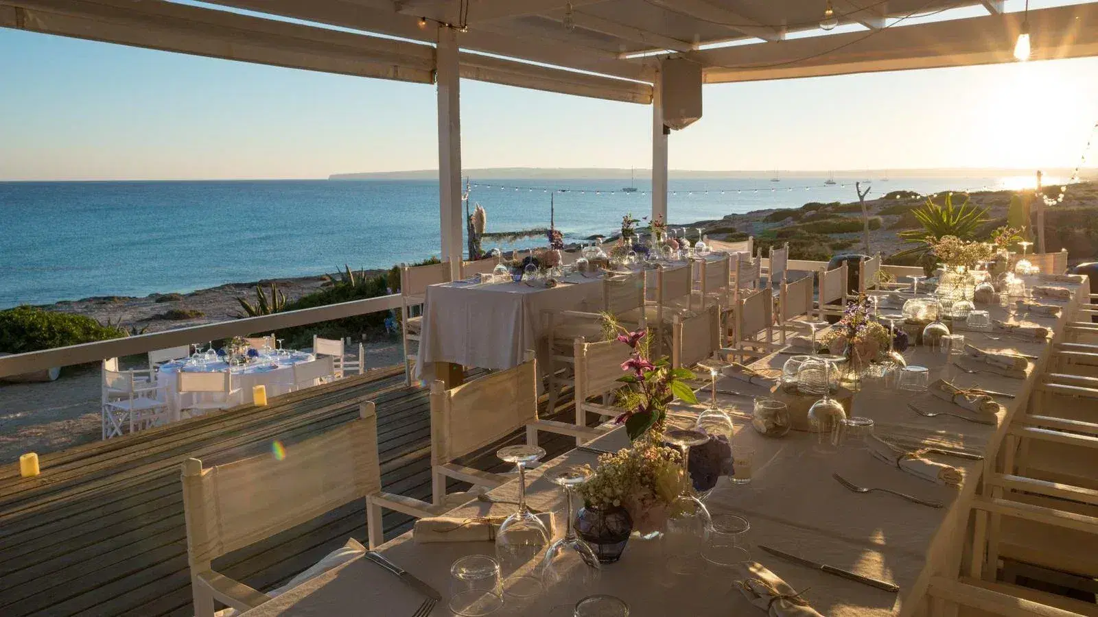 10.7 Formentera: Covered terrace with long tables facing the sea