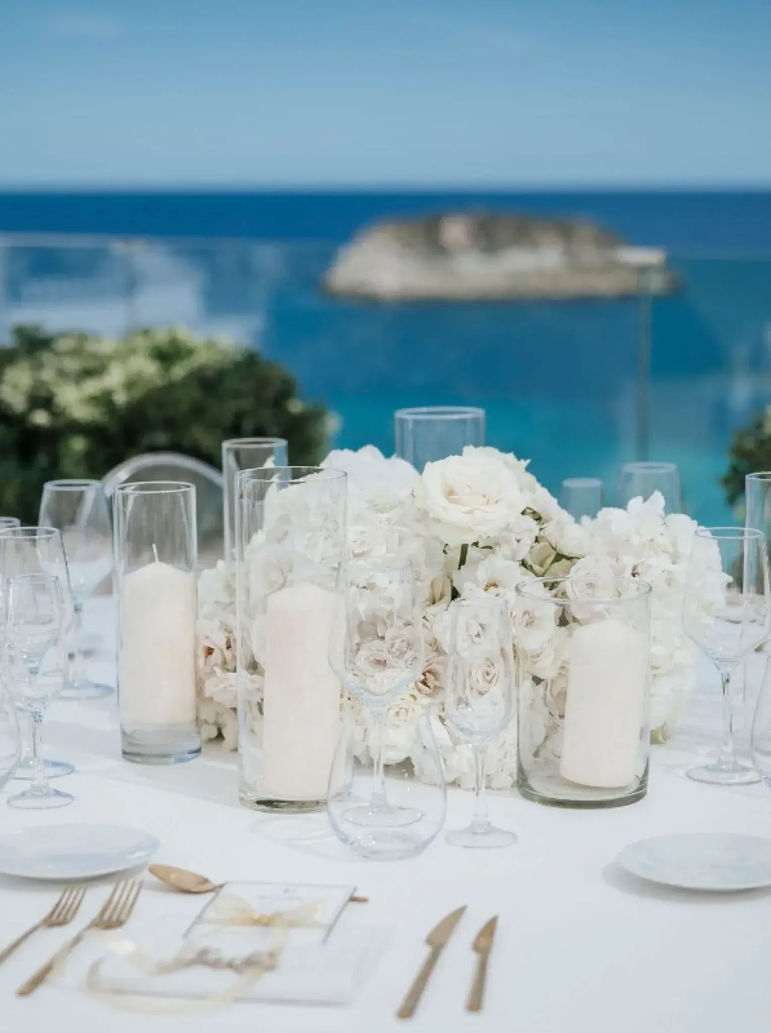 Bless Hotel Ibiza: Wedding table with candles and white flowers, islet in the background
