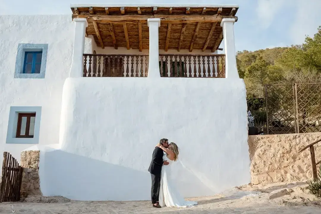 Can Frare: Alice and James's wedding celebration