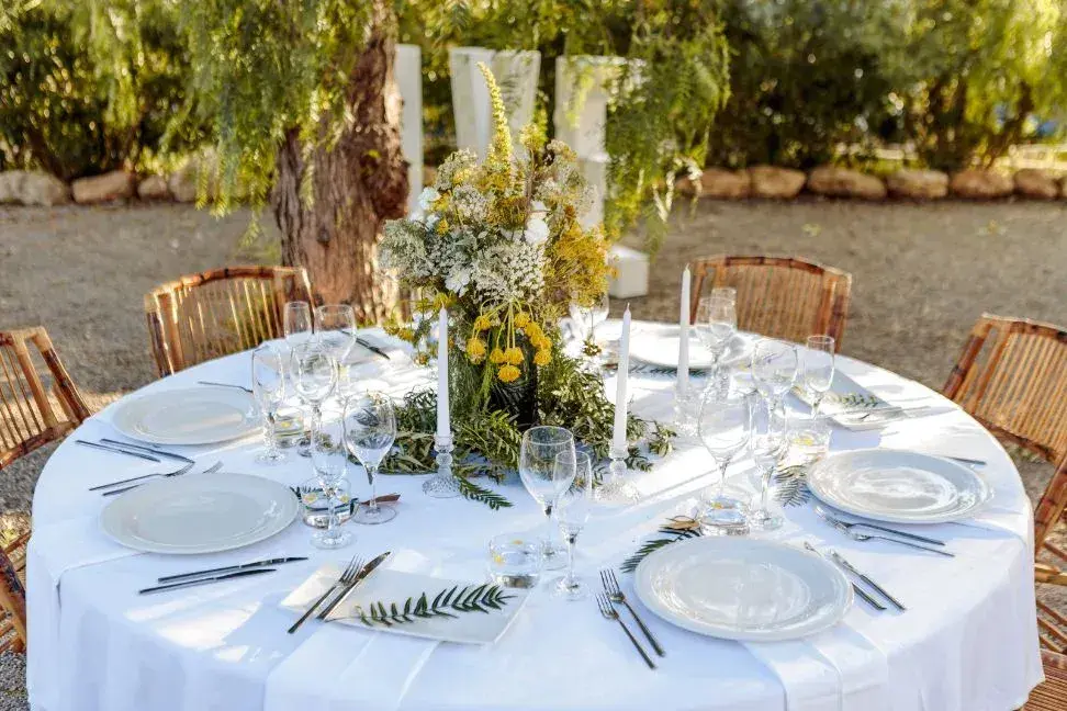 Can Lluc: Wedding banquet table set outdoors