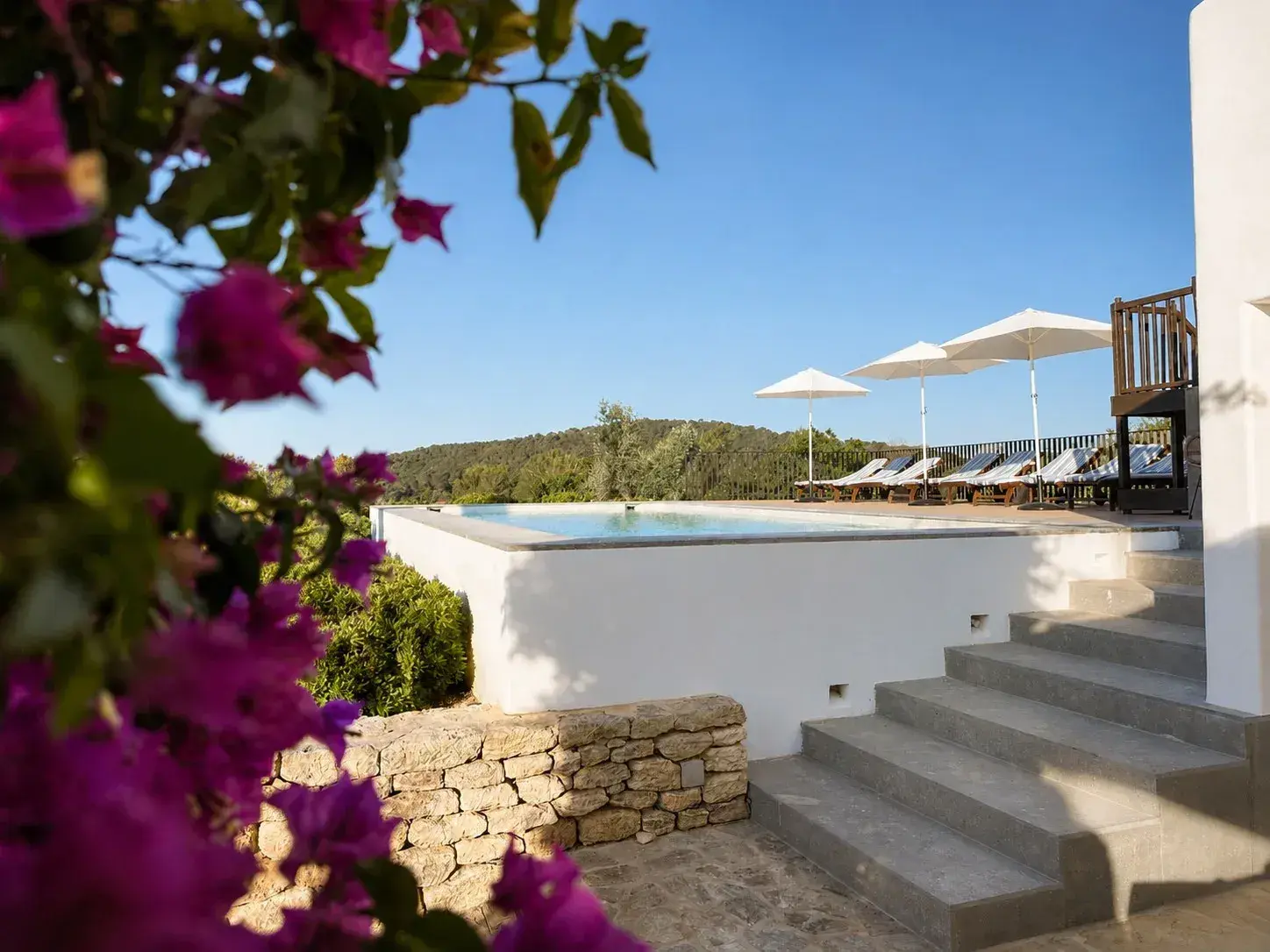 Can Skye Ibiza: Infinity pool above stone steps with views over the hills