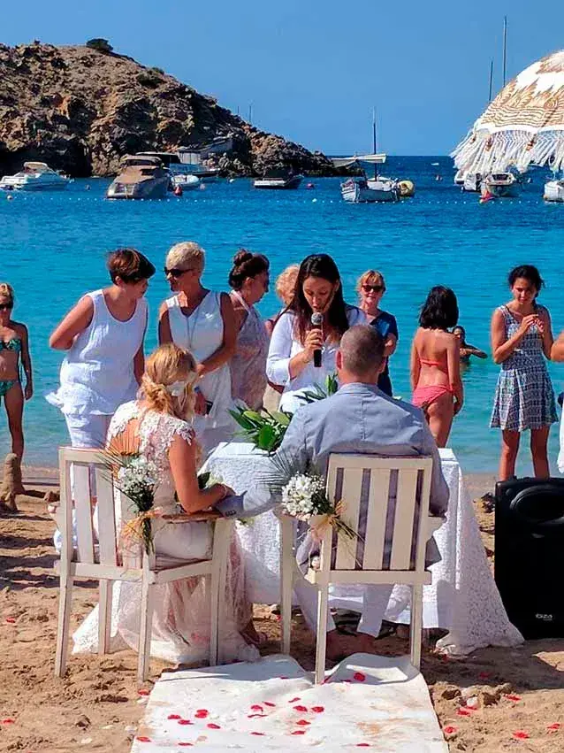 Cana Sofía: Couple seated at the ceremony table on the beach (638px wide)
