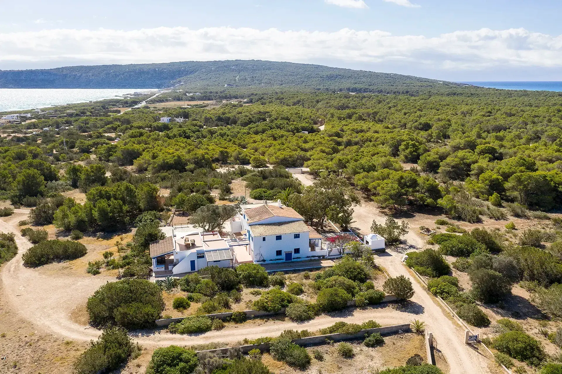 Cantoniblay: The masia and houses