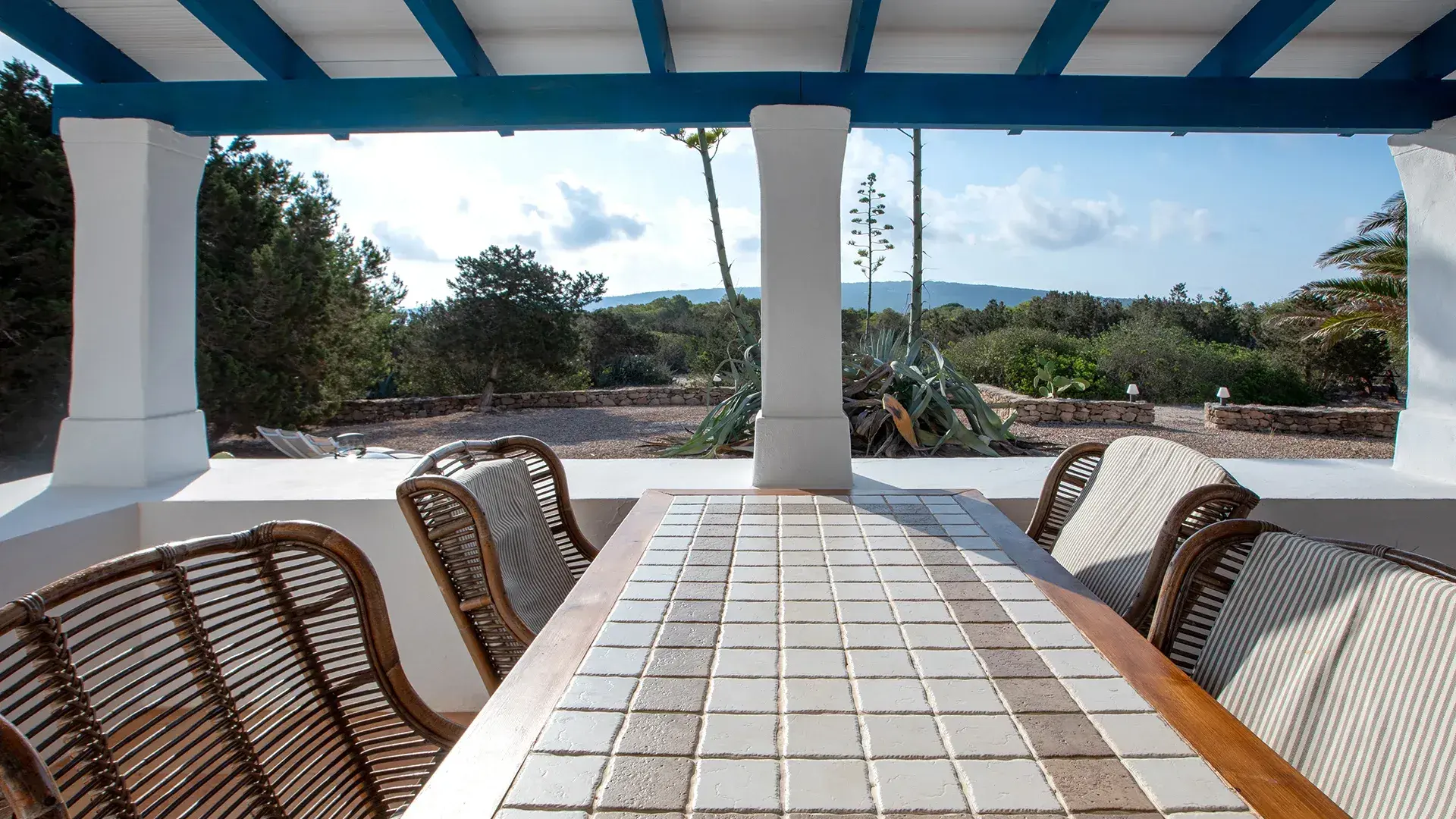 Cantoniblay: Shaded porch dining table looking over the garden