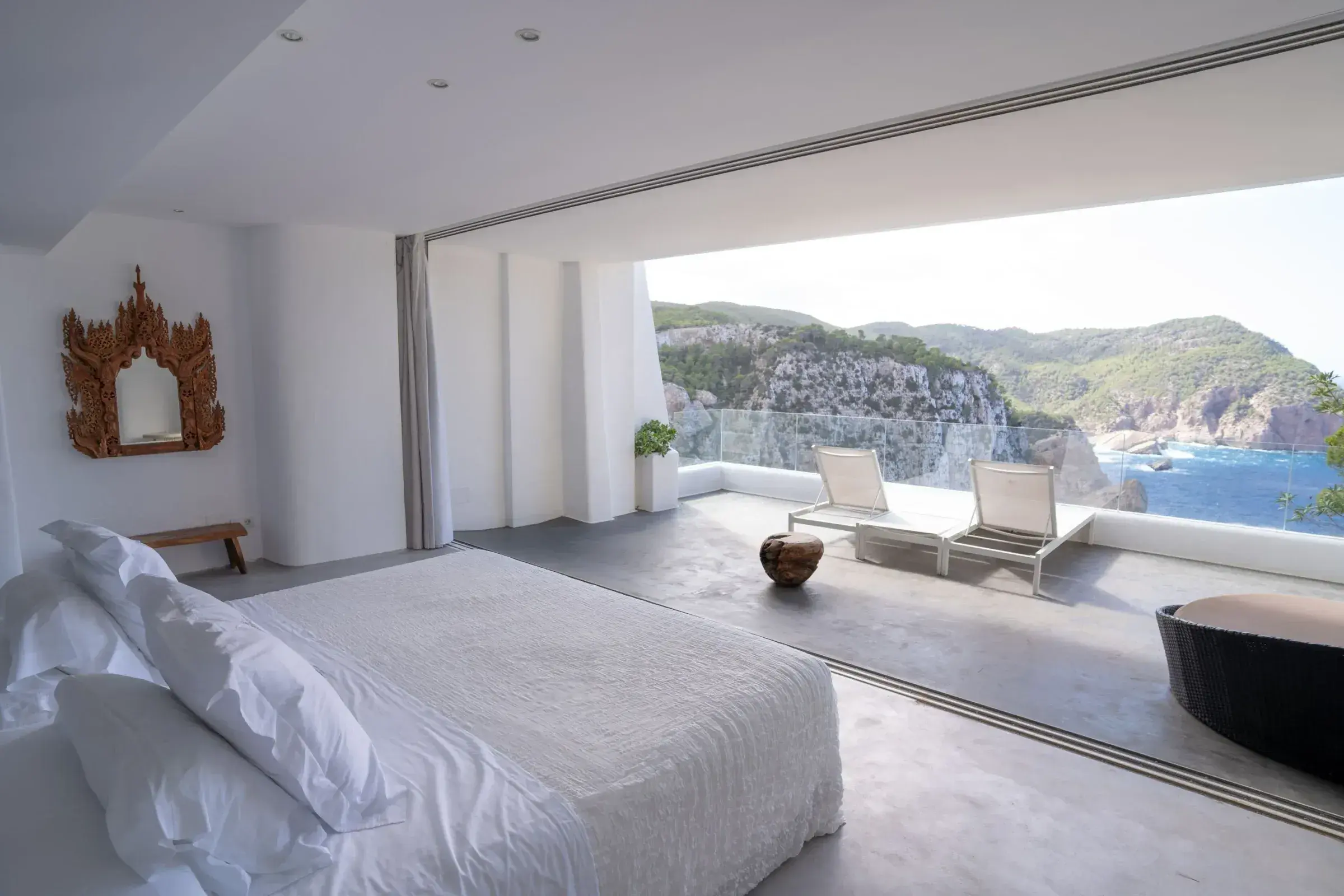 Hacienda Na Xamena: Bedroom with picture window onto the cliffs