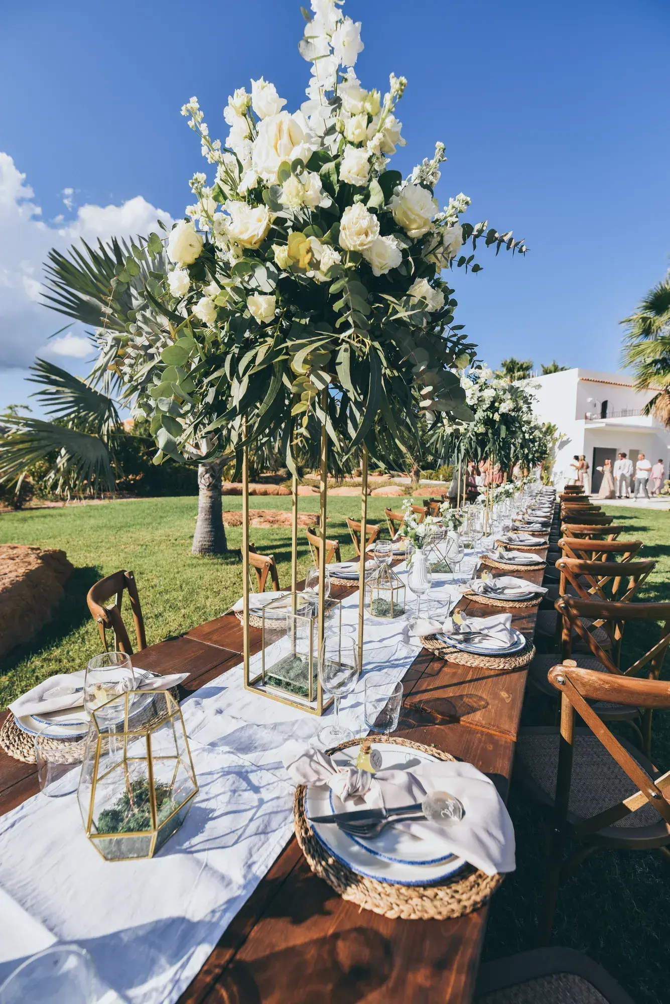 A white flower tower and gold lanterns