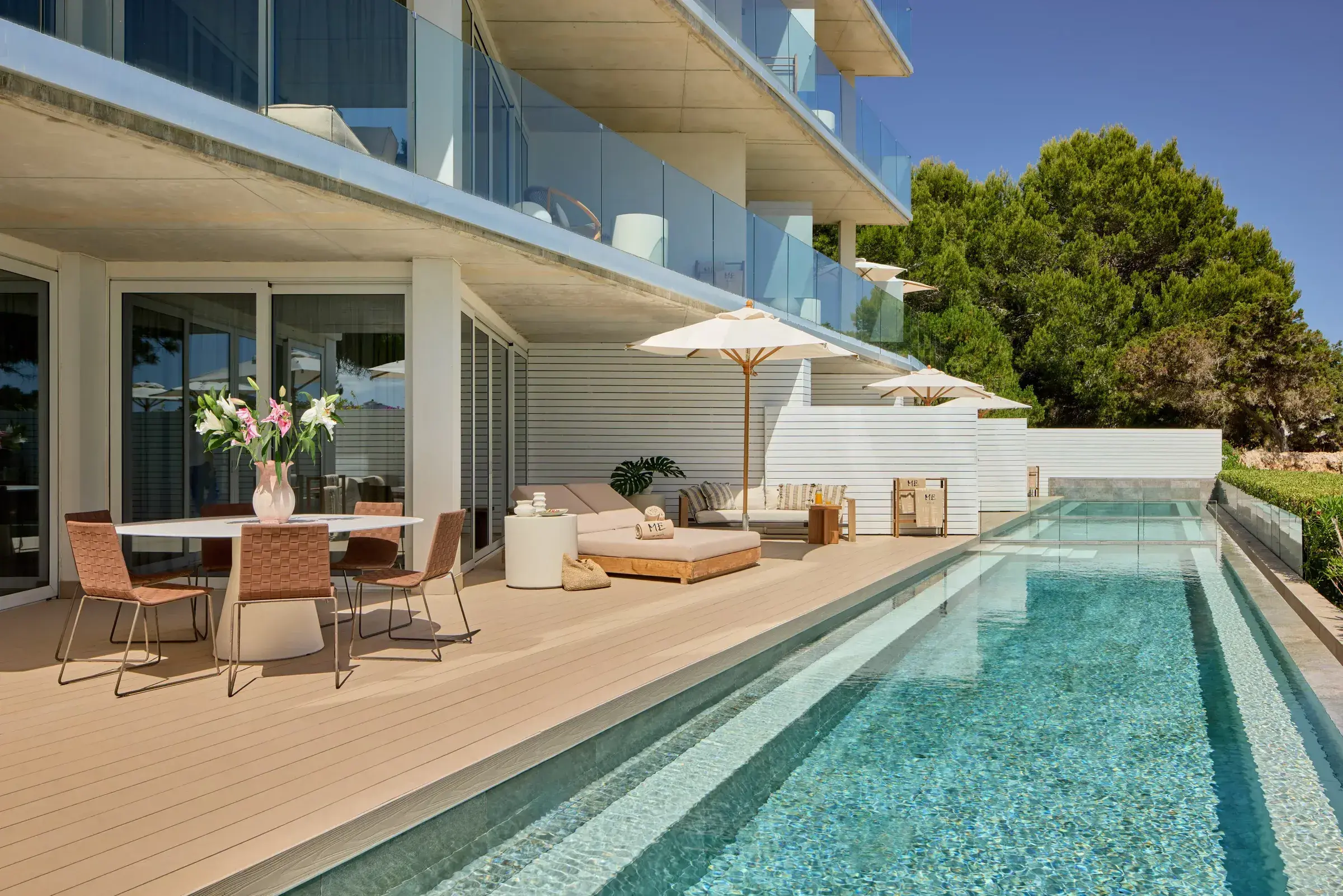 ME Ibiza: Long pool along the ground-floor terraces