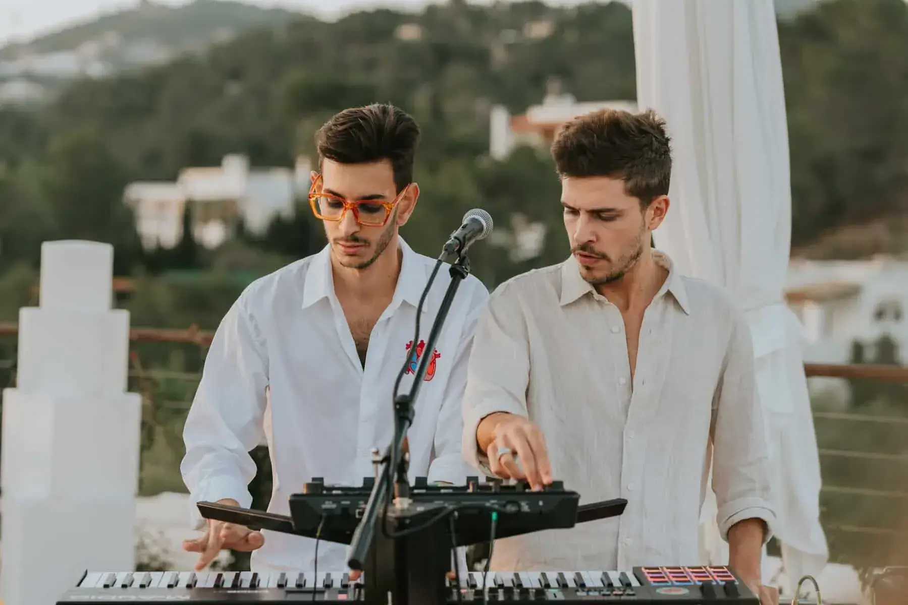 Ocean Drive Talamanca: DJs performing at a rooftop event
