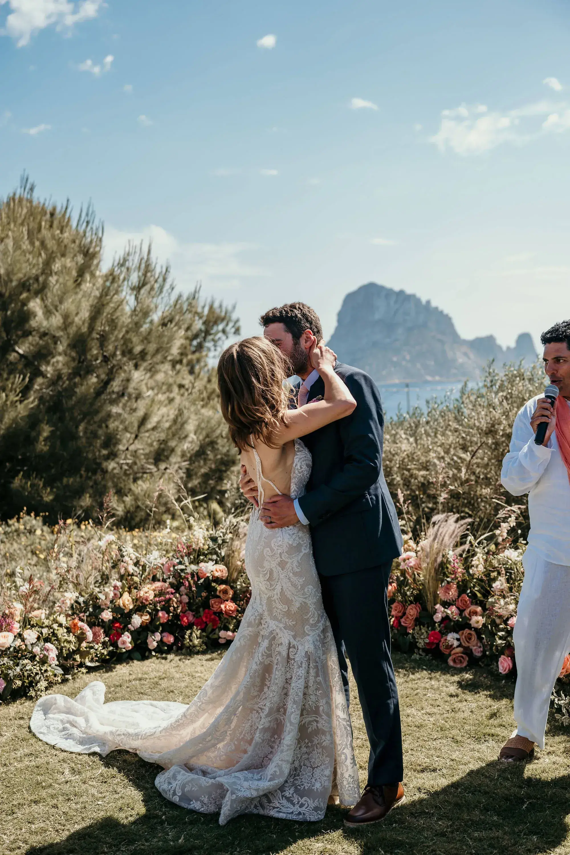 Petunia Ibiza: Couple kissing in the garden with Es Vedrà behind