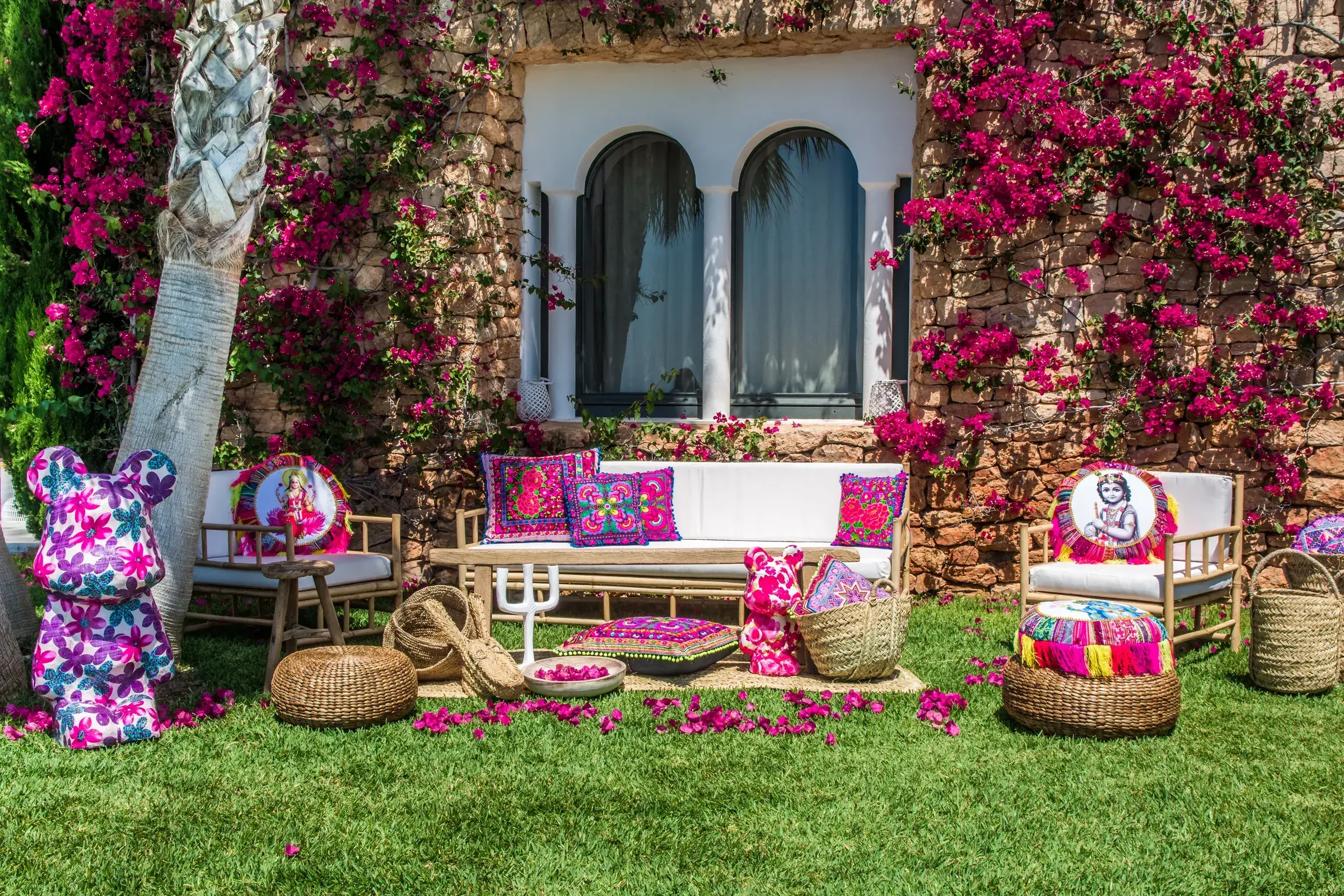 Sa Punta: Ginger garden lawn with lounge seating against a bougainvillea wall