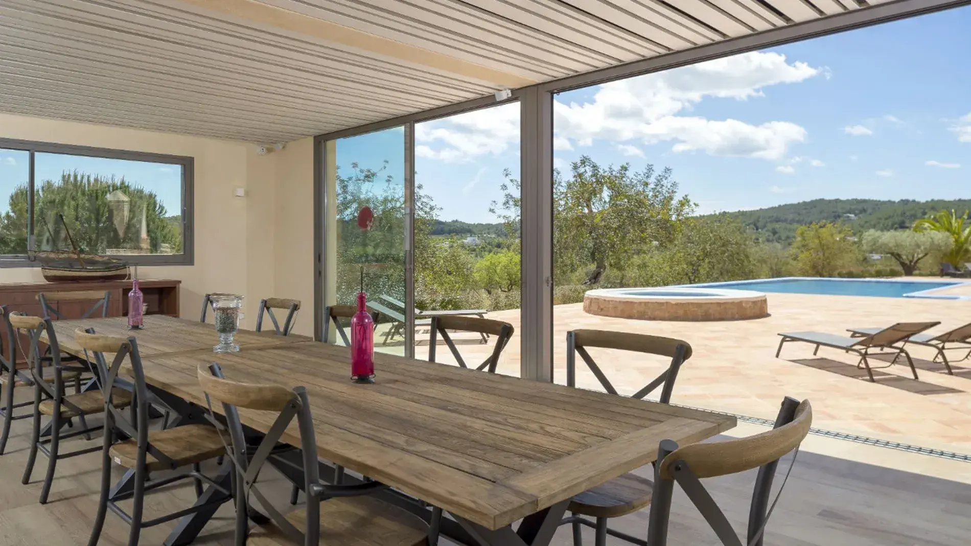 Villa Alex: Dining room with glass doors to the pool terrace
