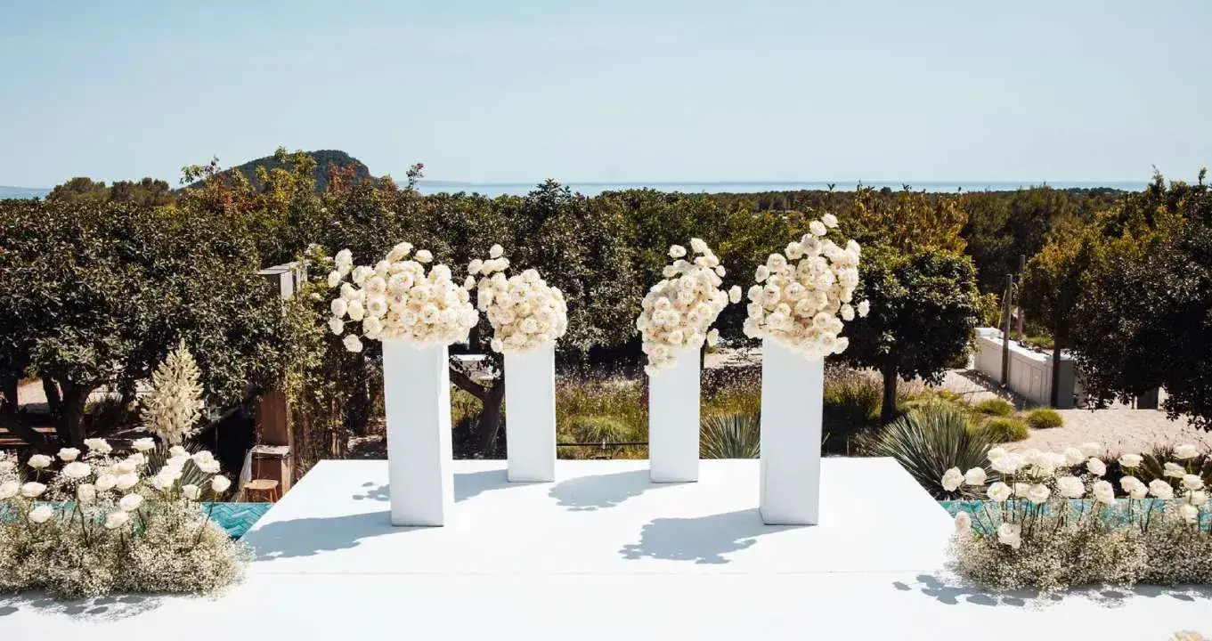 Ceremony aisle with white flowers