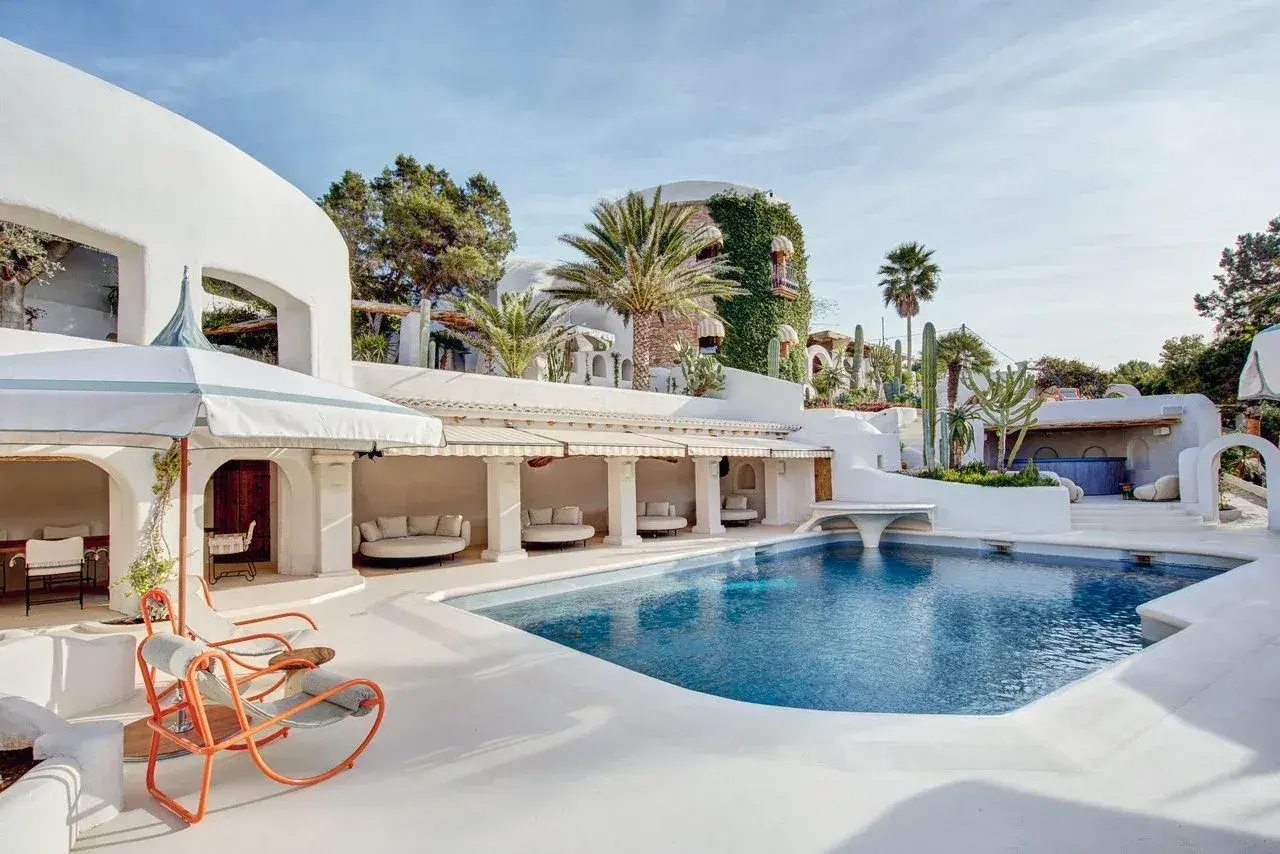 Fincadelica Xarraca: Pool deck in the morning