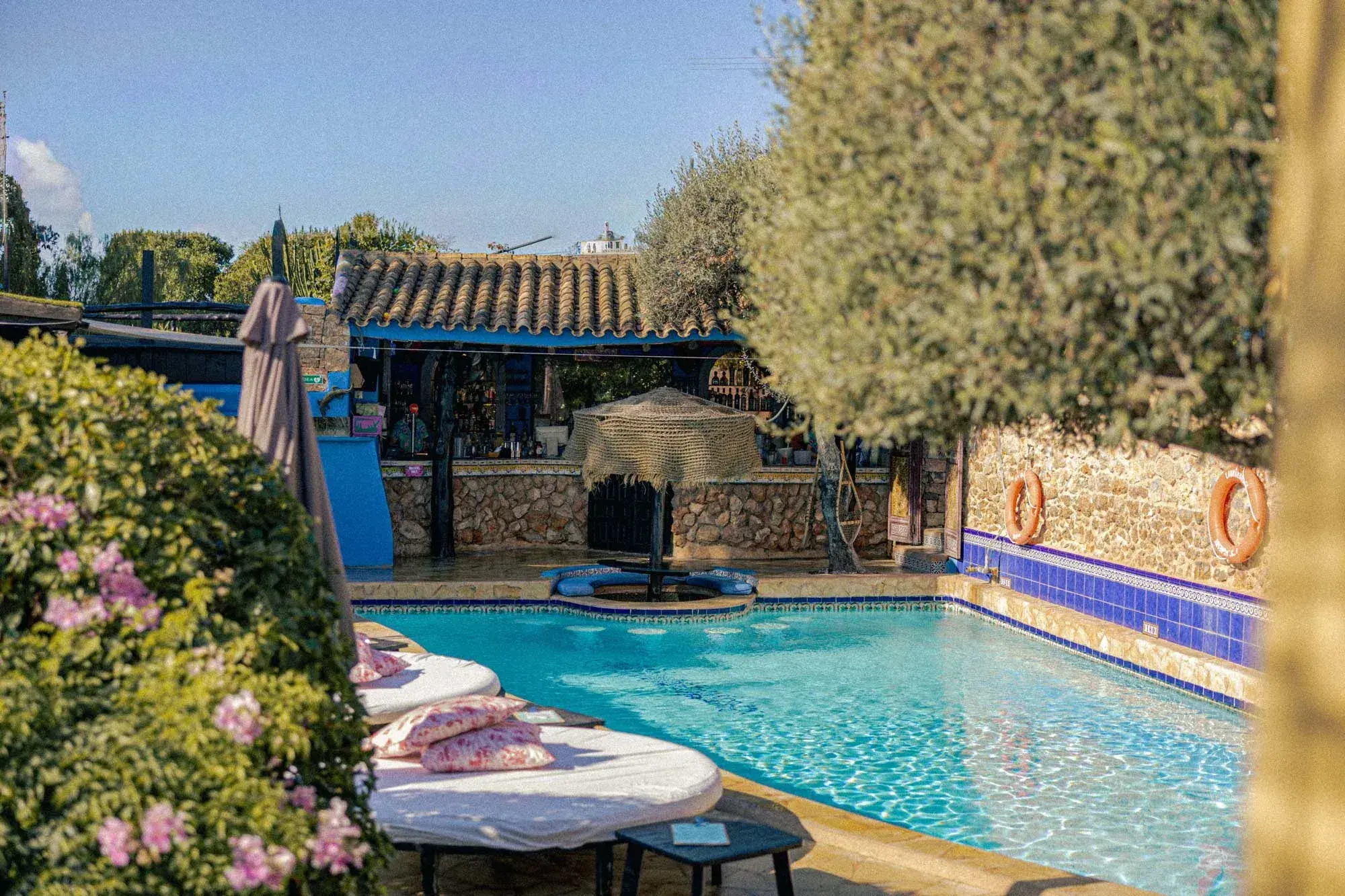 Pikes: Pool surrounded by sun loungers, olive trees and buildings